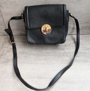 Stylish Unbranded Black Leather Crossbody Bag with Turn Lock Closure